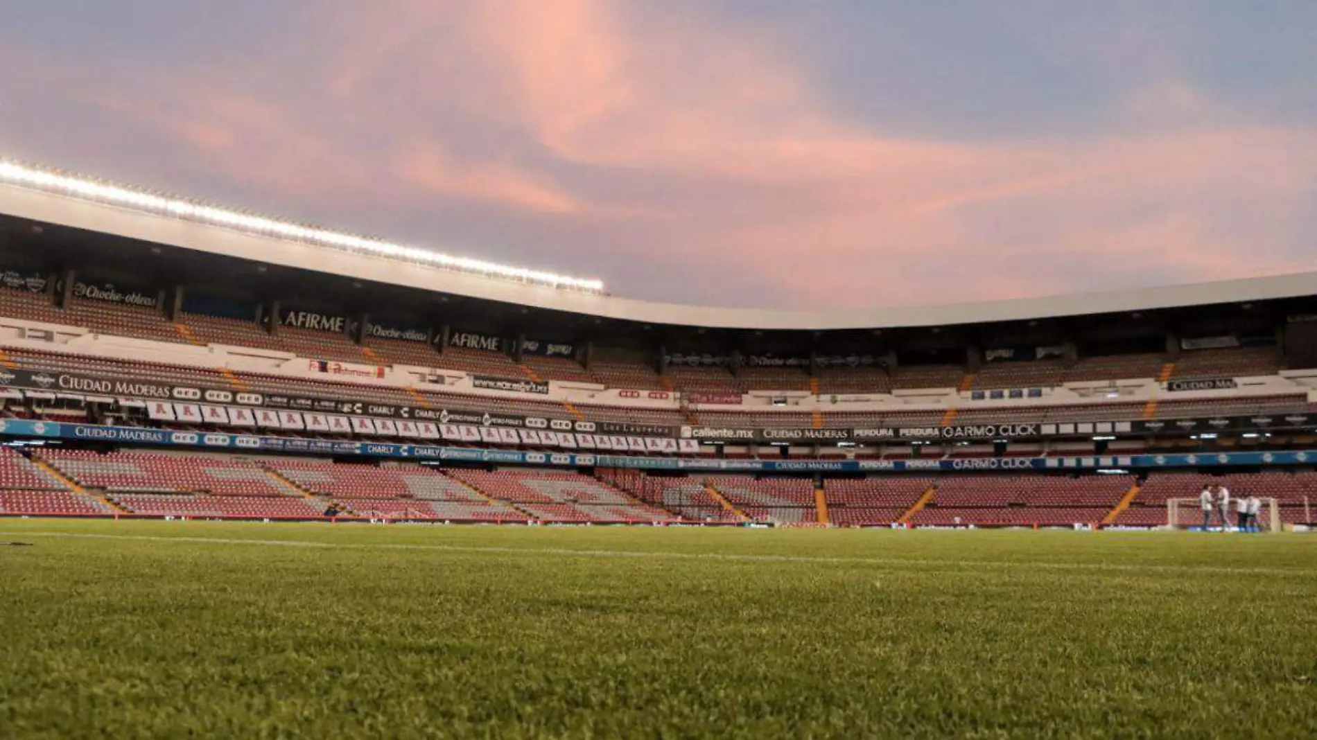 La Corregidora se queda sin aficionados en el regreso de Gallos a su estadio